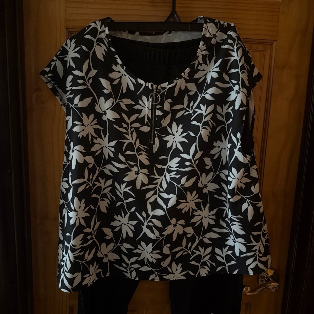 SHEIN Black Floral Zip-Front Women's Blouse